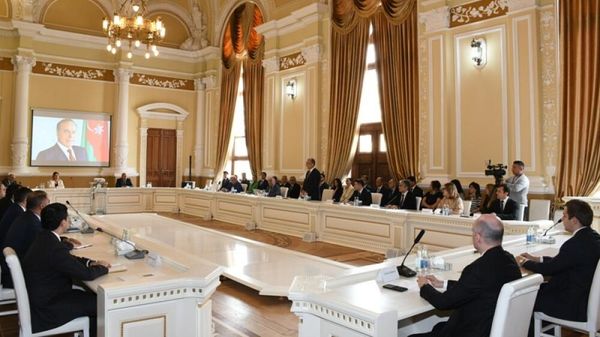 На научно-практической конференции, посвященной памяти Гейдара Алиева - Sputnik Азербайджан