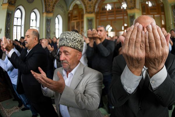 Праздничный намаз в мечети Тезепир в Баку. - Sputnik Азербайджан