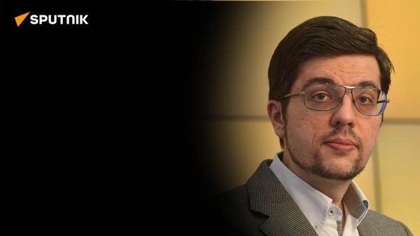 Политолог Мендкович: Зачем Украина распродает свои заводы за бесценок? - Sputnik Азербайджан