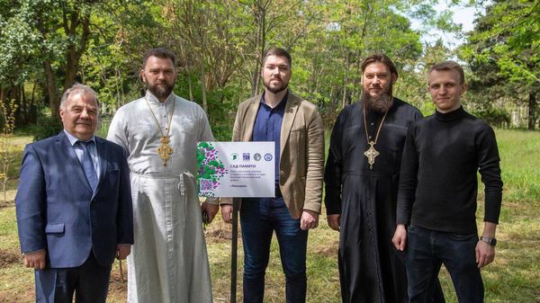 Бакинская и Азербайджанская епархия совместно с Русским домом высадили в Лянкяране Сад памяти. - Sputnik Азербайджан