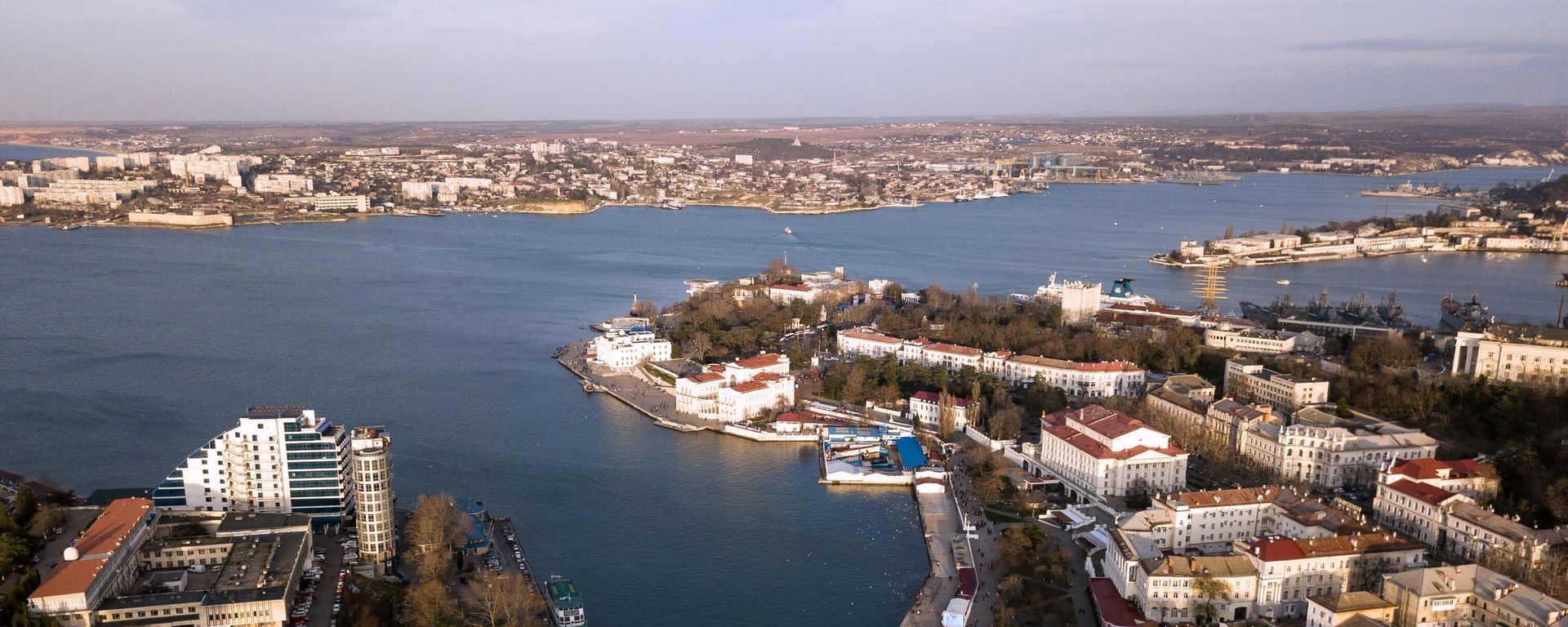 Вид на город Севастополь - Sputnik Азербайджан, 1920, 29.04.2023