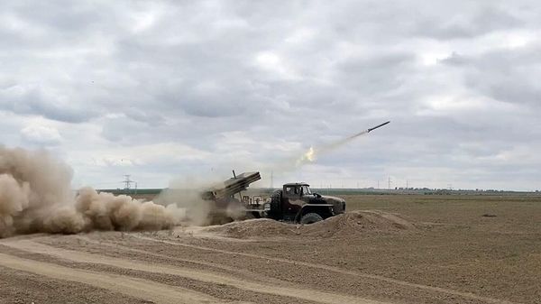 Ракетно-артиллерийские войска ВС Азербайджана уничтожили условного противника - Sputnik Азербайджан