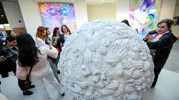 В арт-центр Nine Senses, расположенном на территории комплекса Sea Breeze Resort состоялось открытие выставки «100». - Sputnik Азербайджан
