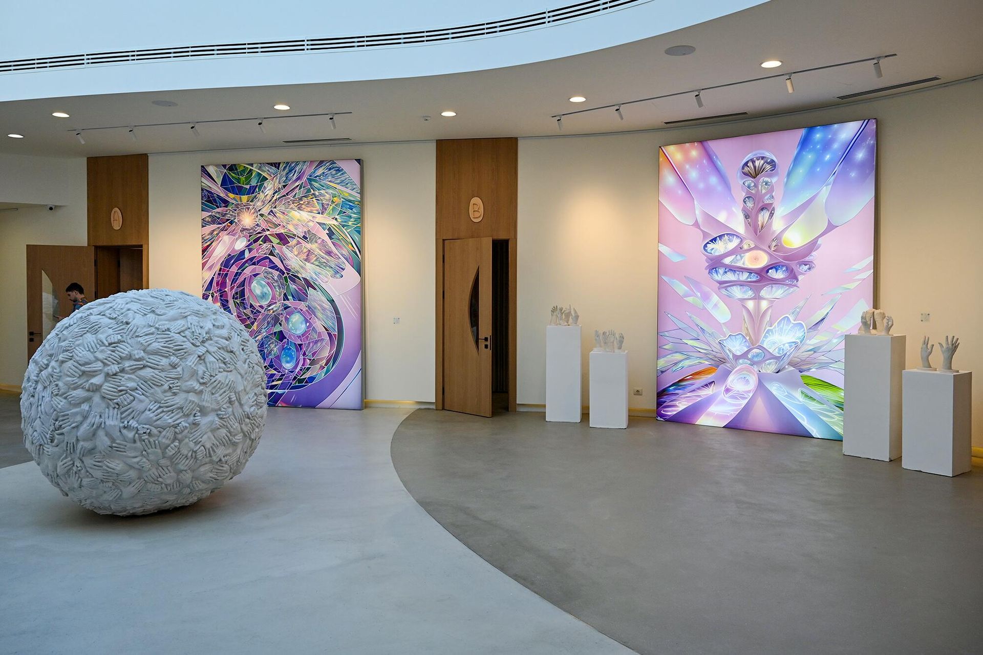 В арт-центр Nine Senses, расположенном на территории комплекса Sea Breeze Resort состоялось открытие выставки «100». - Sputnik Азербайджан, 1920, 06.05.2023