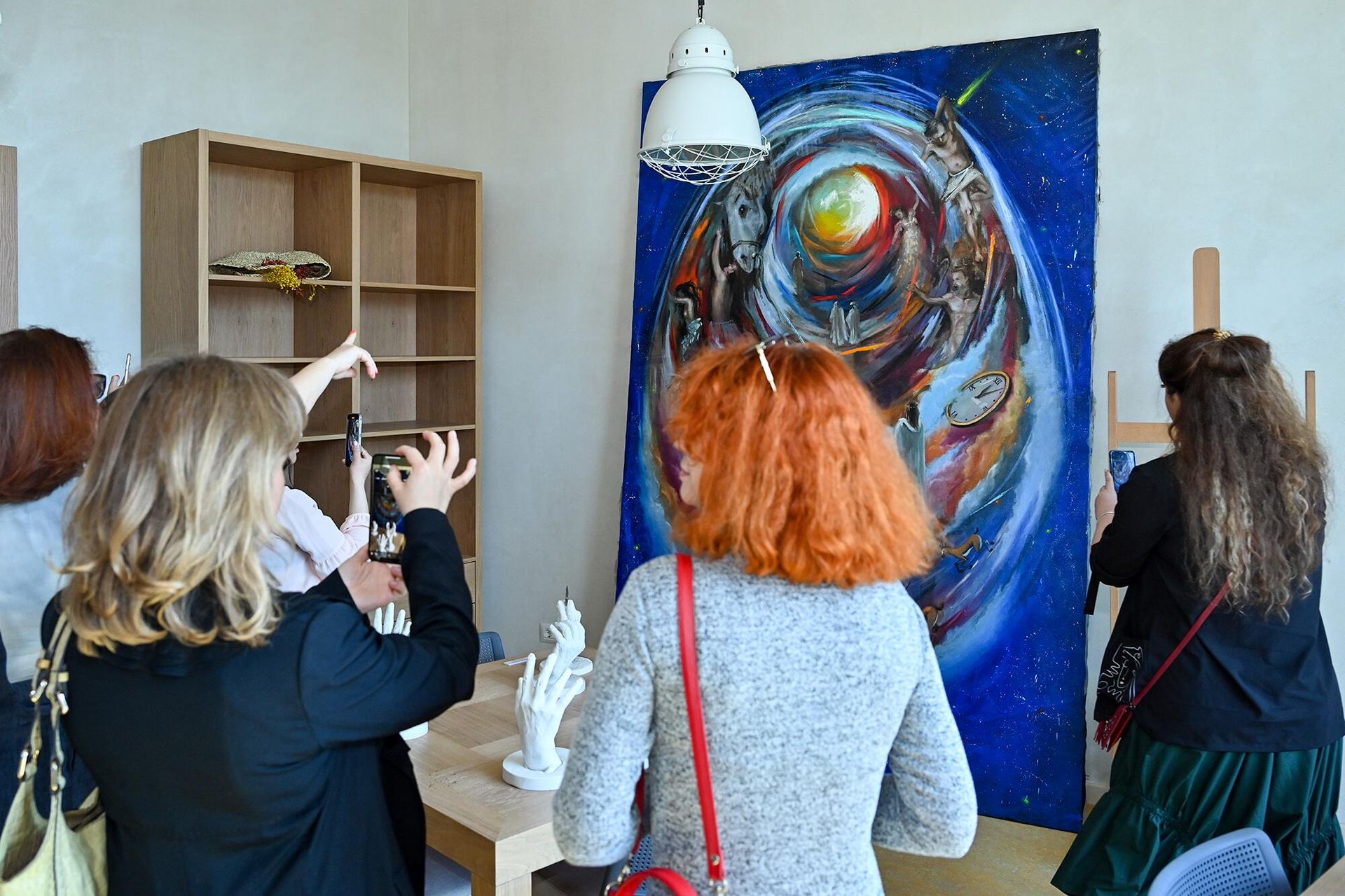 В арт-центр Nine Senses, расположенном на территории комплекса Sea Breeze Resort состоялось открытие выставки «100». - Sputnik Азербайджан, 1920, 06.05.2023