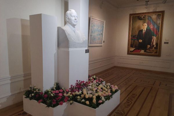 Выставка «Гейдар Алиев 100 – Любимые произведения», посвящённая 100-летию со дня рождения великого Гейдара Алиева - Sputnik Азербайджан