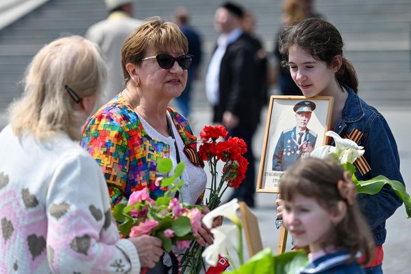 В Баку в День Победы представители общественности, ветераны и дипломаты посетили мемориальный комплекс "Братские могилы". - Sputnik Азербайджан