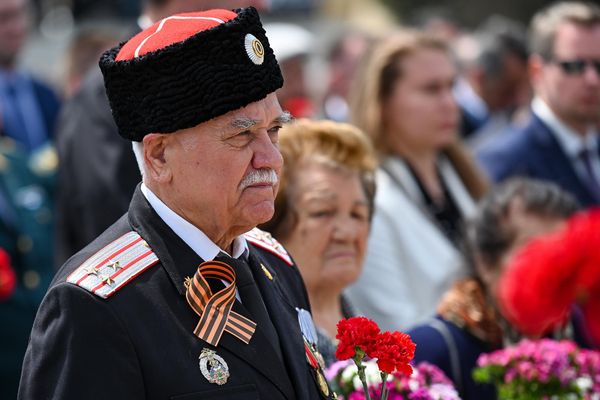В Баку в День Победы представители общественности, ветераны и дипломаты посетили мемориальный комплекс Братские могилы - Sputnik Азербайджан
