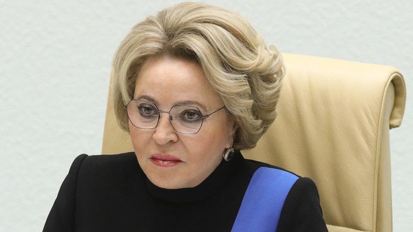 Председатель Совета Федерации РФ Валентина Матвиенко на заседании Совета Федерации РФ - Sputnik Азербайджан