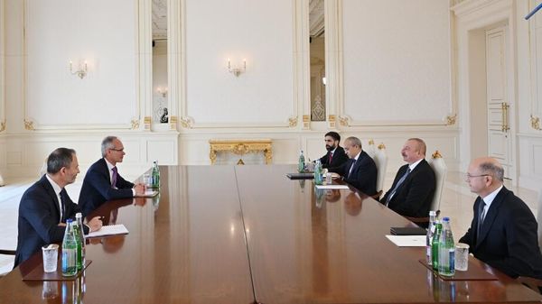  Президент Азербайджана Ильхам Алиев принял президента компании Total Energies по разведке и добыче Николаса Терраза. - Sputnik Азербайджан
