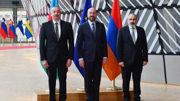 Prezident İlham Əliyevin Avropa İttifaqı Şurasının Prezidenti və Ermənistanın baş naziri ilə görüşü - Sputnik Азербайджан