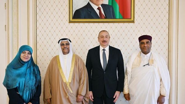 Azərbaycan Respublikasının Prezidenti İlham Əliyev mayın 15-də Ərəb Parlamentinin prezidenti Adel bin Əbdulrəhman əl-Asumini qəbul edib - Sputnik Азербайджан