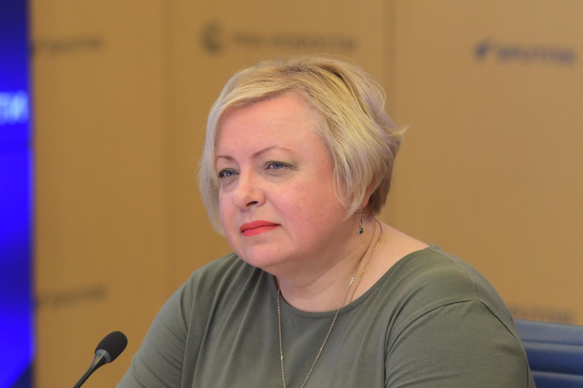 Презентация сборника «ПоэZия русского лета» в Международном мультимедийном пресс-центре медиагруппы «Россия сегодня» - Sputnik Азербайджан, 1920, 16.05.2023