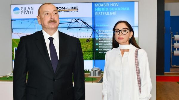 Президент Ильхам Алиев и первая леди Мехрибан Алиева ознакомились с XVI выставкой Caspian Agro и XXVIII выставкой InterFood Azerbaijan - Sputnik Азербайджан