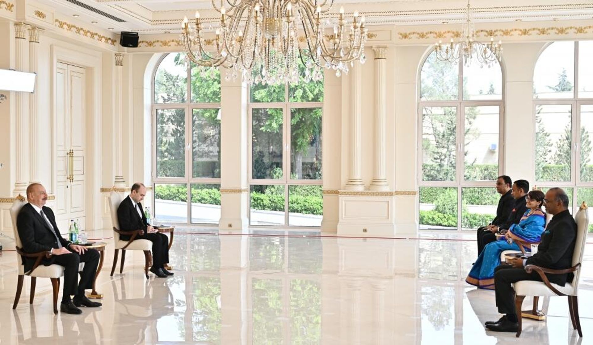Prezident İlham Əliyev mayın 19-da Hindistan Respublikasının ölkəmizdə yeni təyin olunan fövqəladə və səlahiyyətli səfiri Sridharan Madhusudhananın etimadnaməsini qəbul edib - Sputnik Азербайджан, 1920, 19.05.2023