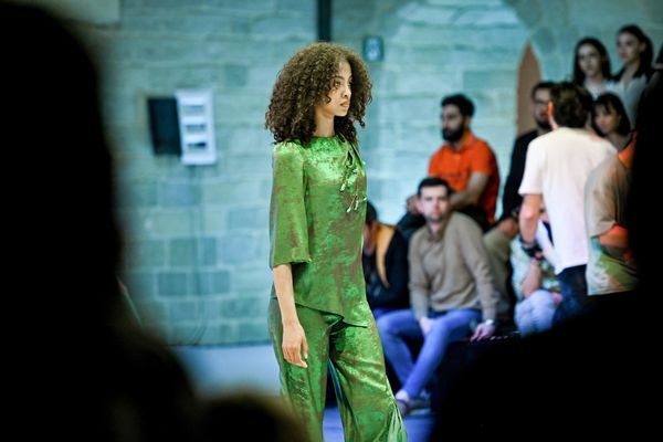 Модель во время показа коллекций на Azerbaijan Fashion Week. - Sputnik Азербайджан
