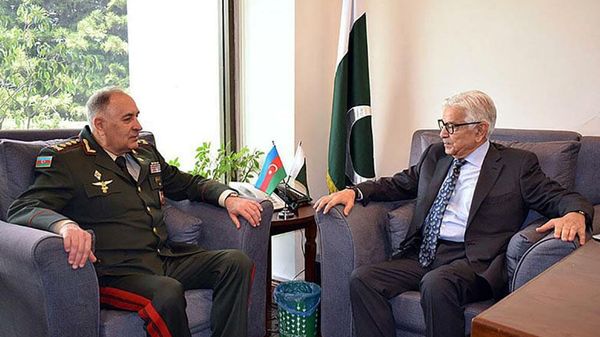 Baş Qərargah rəisi Pakistanın müdafiə naziri ilə görüşüb
 - Sputnik Азербайджан