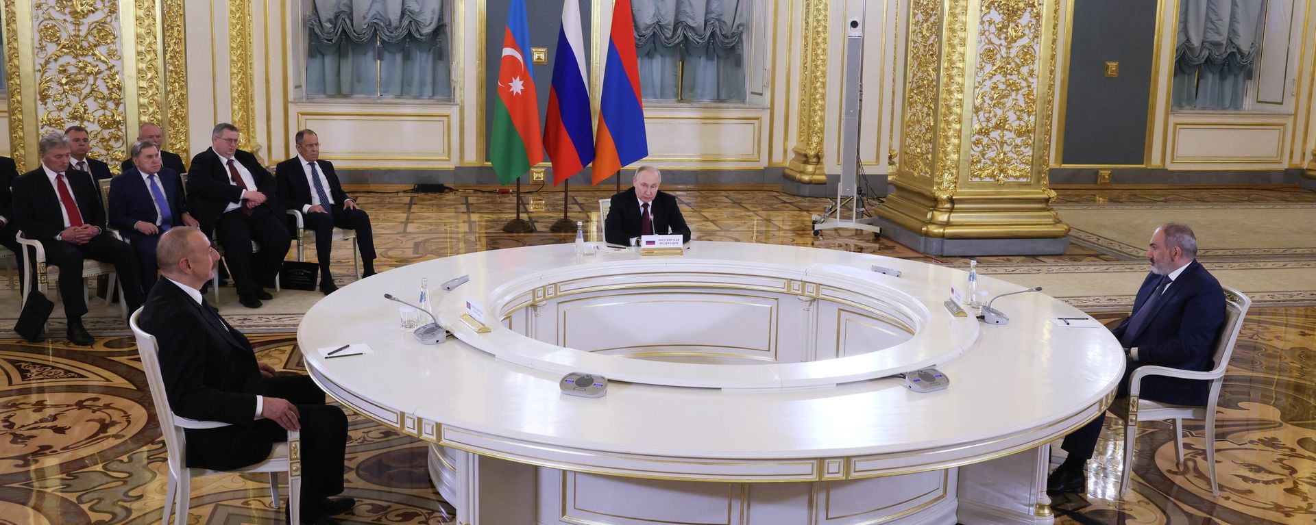 Трехсторонняя встреча Путина Алиева и Пашиняна в Москве - Sputnik Азербайджан, 1920, 26.05.2023
