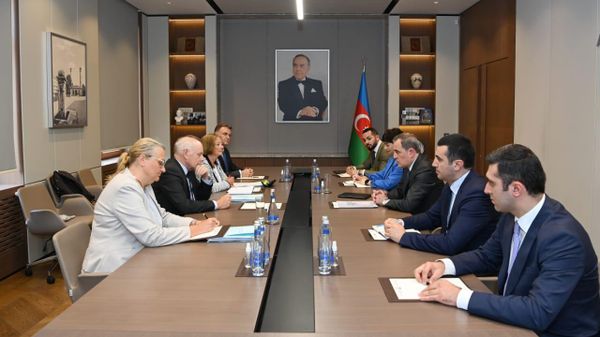 Ceyhun Bayramov Avropa Şurası Parlament Assambleyasının (AŞPA) Monitorinq Komitəsinin həmməruzəçiləri Yan Lidel-Qreynger və Liz Kristofersen ilə görüşüb - Sputnik Азербайджан