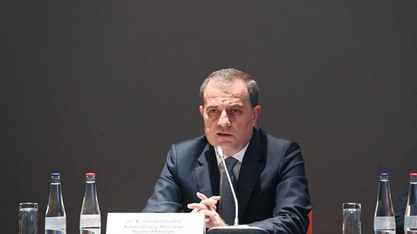Глава МИД АР принял участие в круглом столе, организованных аналитическим центром GLOBSEC - Sputnik Азербайджан