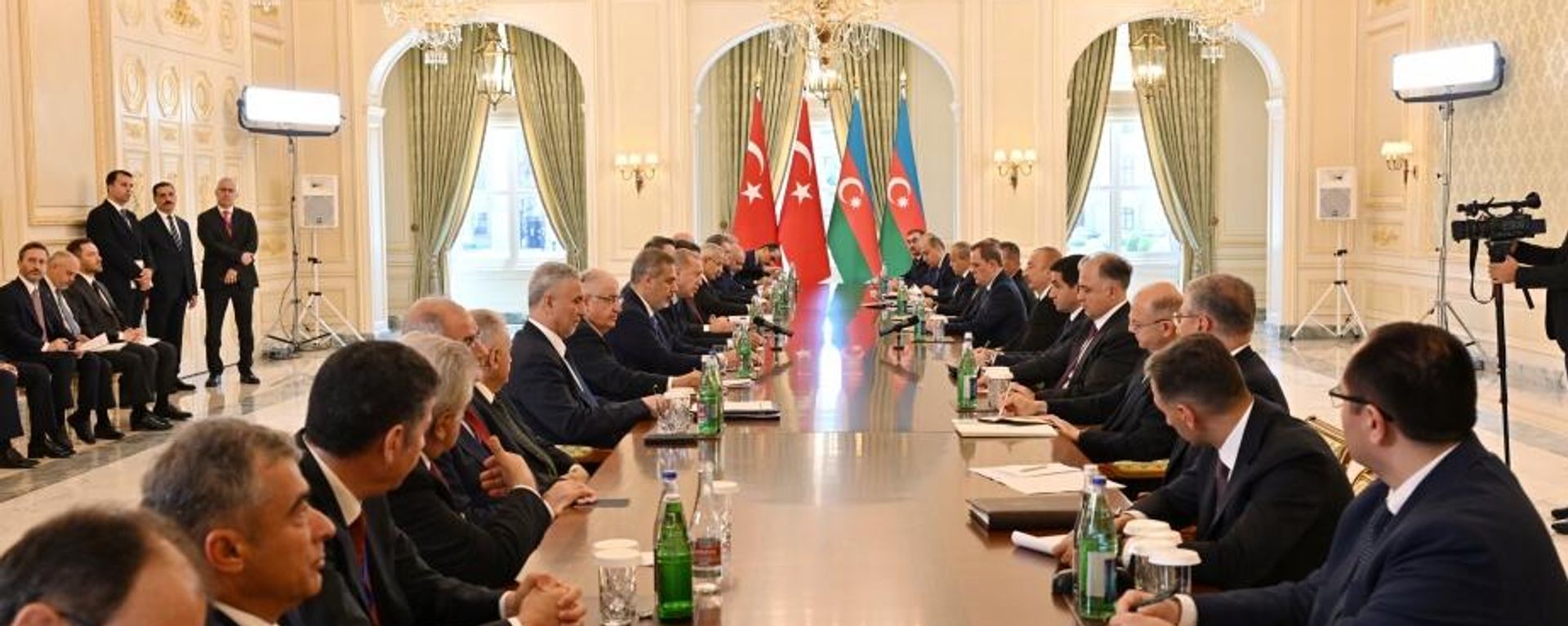 Azərbaycan Prezidenti İlham Əliyev Türkiyə Prezidenti Rəcəb Tayyib Ərdoğan ilə - Sputnik Азербайджан, 1920, 13.06.2023