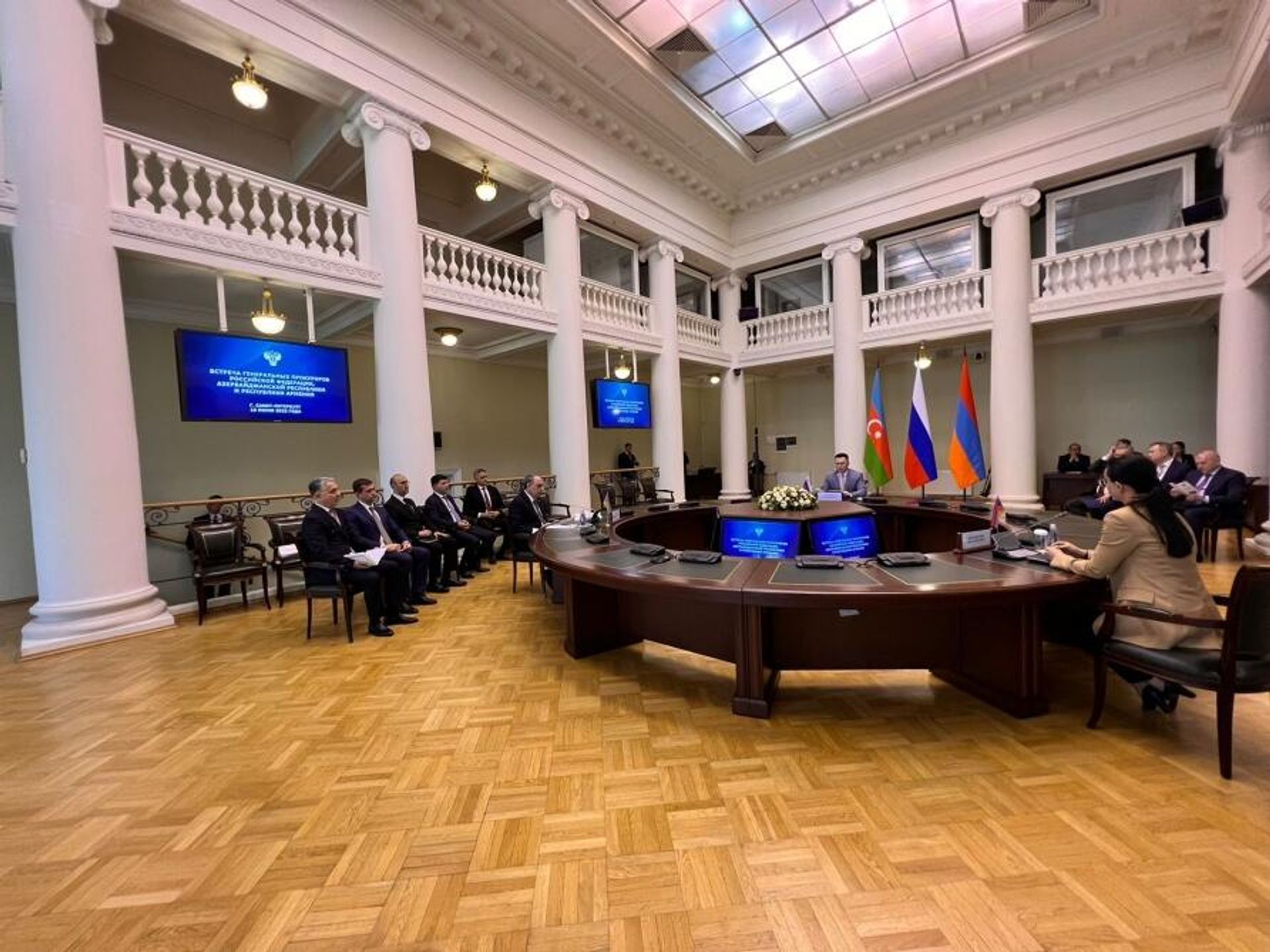 Состоялась трехсторонняя встреча между генеральными прокурорами Азербайджана, России и Армении - Sputnik Азербайджан, 1920, 15.06.2023