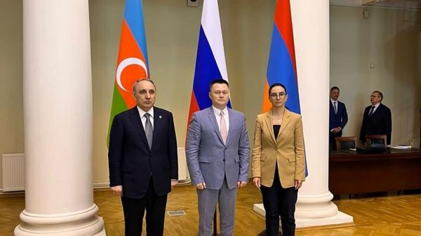 Состоялась трехсторонняя встреча между генеральными прокурорами Азербайджана, России и Армении - Sputnik Азербайджан
