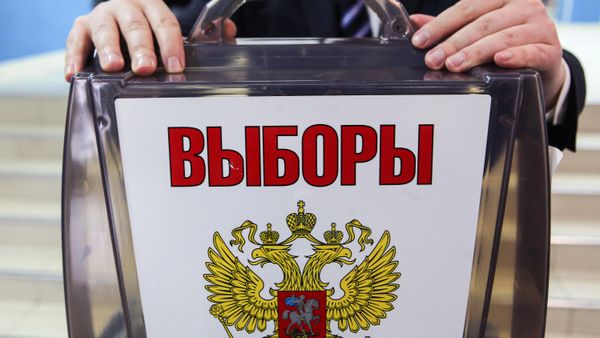 Подготовка избирательного участка №1058 к выборам президента РФ - Sputnik Азербайджан
