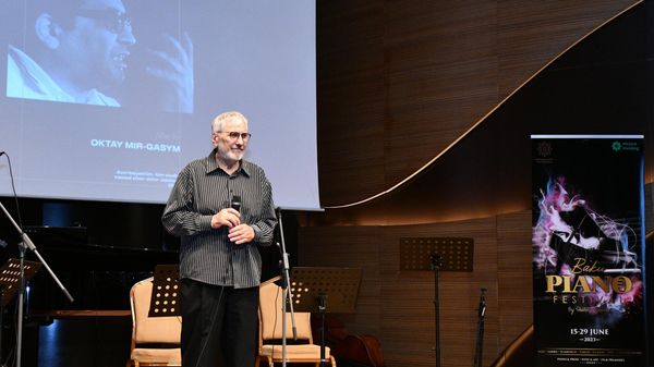 Фильм Октая Миркасима «Это вступает правда: Композитор Кара Караев» на английском языке показали в Международном центре мугама  - Sputnik Азербайджан