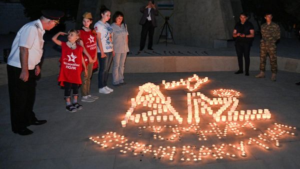 Акция Огненные картины войны в Баку - Sputnik Азербайджан