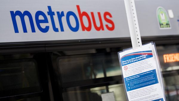 Metrobus yazısı - Sputnik Азербайджан