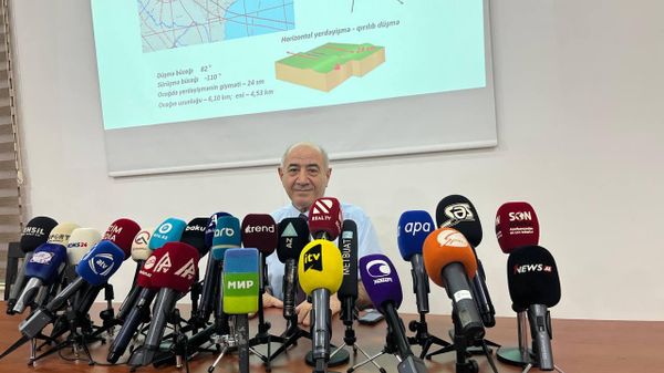 AMEA nəzdində Respublika Seysmoloji Xidmət Mərkəzinin baş direktoru Qurban Yetirmişli - Sputnik Азербайджан