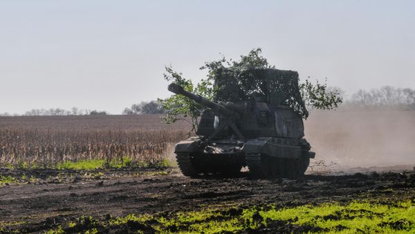 Самоходная гаубица 2С19 Мста-С российских вооруженных сил  - Sputnik Азербайджан