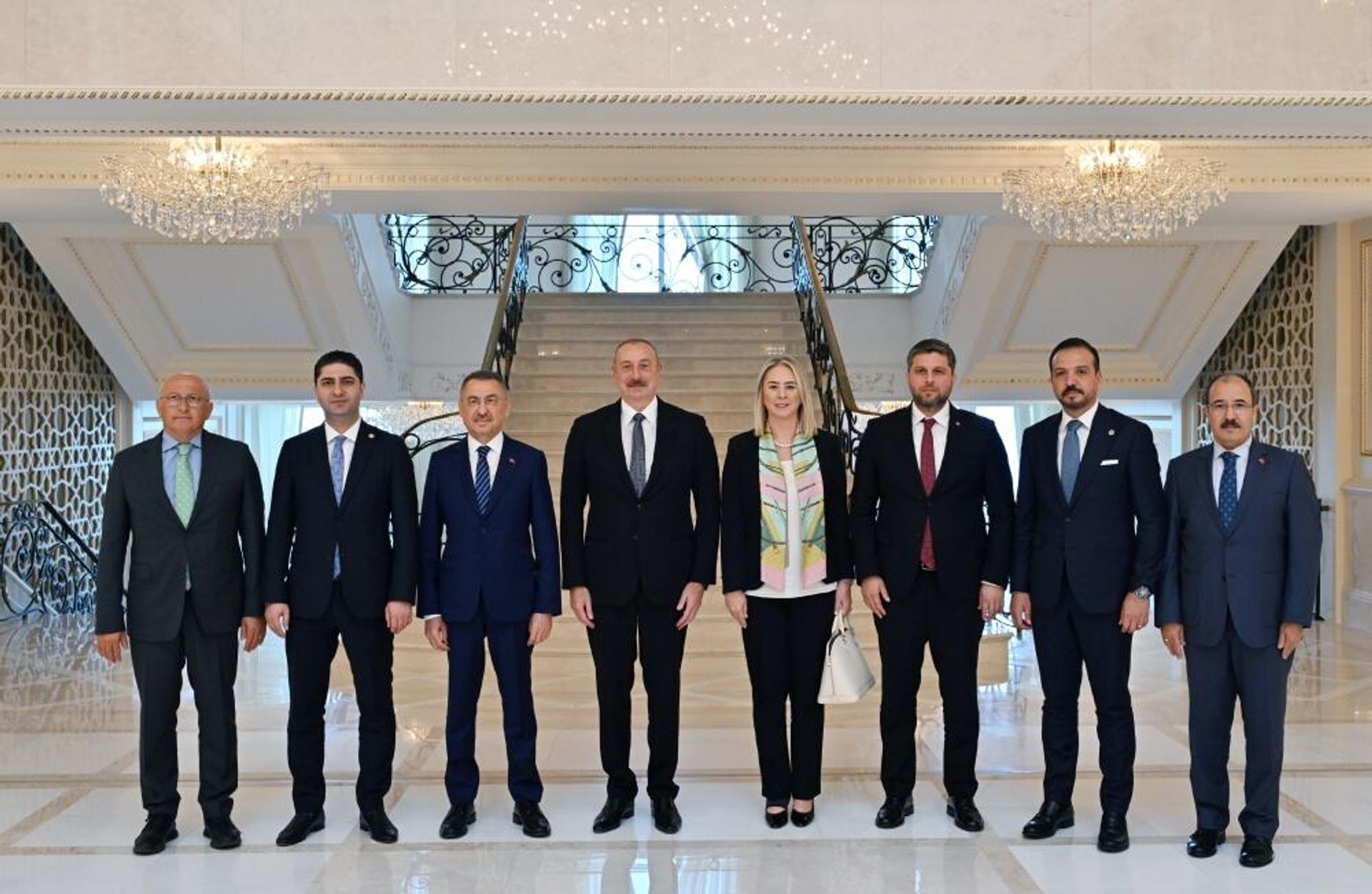 
Prezident İlham Əliyev Türkiyə Böyük Millət Məclisinin Xarici əlaqələr komitəsinin nümayəndə heyətini qəbul edib
 - Sputnik Азербайджан, 1920, 17.07.2023