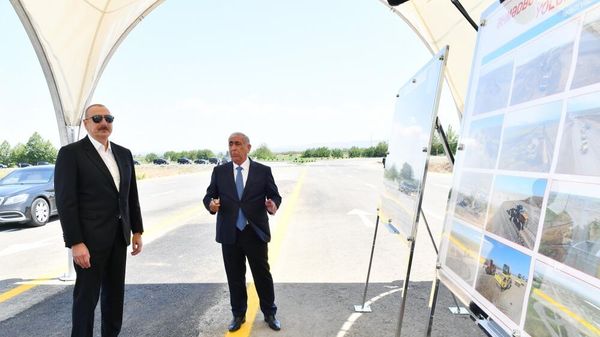 Prezident İlham Əliyev Əhmədbəyli-Füzuli-Şuşa avtomobil yolunun 27 kilometrlik hissəsinin tikintisi ilə tanış olub - Sputnik Азербайджан
