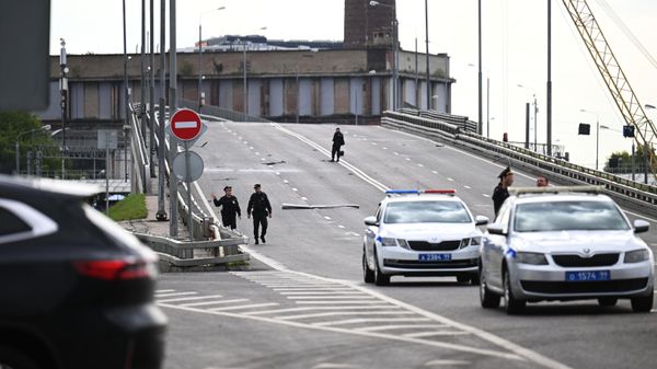 Сотрудники полиции в Москве - Sputnik Азербайджан