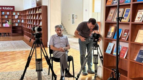 Съемки полнометражного документального фильма Sari Gəlinin sorağinda («В поисках Сары гялин») - Sputnik Азербайджан
