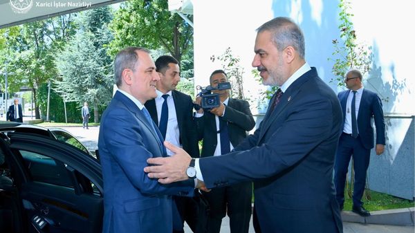 Azərbaycanın xarici işlər naziri Ceyhun Bayramov və Türkiyənin xarici işlər naziri Hakan Fidan - Sputnik Азербайджан