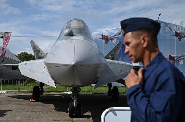 Многофункциональный истребитель пятого поколения Су-57 на выставке форума Армия-2023, Россия - Sputnik Азербайджан