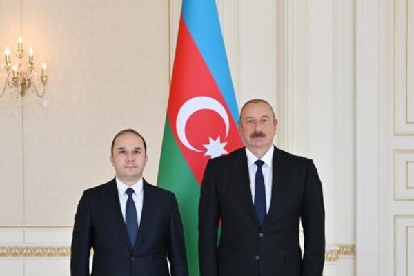 Президент Азербайджанской Республики Ильхам Алиев принял верительные грамоты новоназначенного чрезвычайного и полномочного посла Республики Таджикистан в нашей стране Ильхома Абдурахмона. - Sputnik Азербайджан