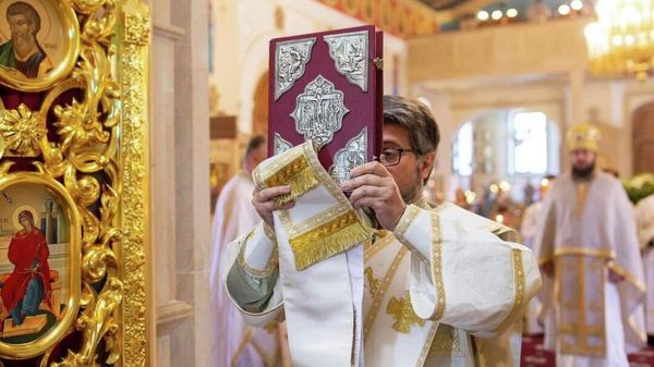 С благословения управляющего Бакинской и Азербайджанский епархией, архиепископа Пятигорского и Черкесского Феофилакта подготовлено к изданию богослужебное Евангелие на азербайджанском языке.  - Sputnik Азербайджан