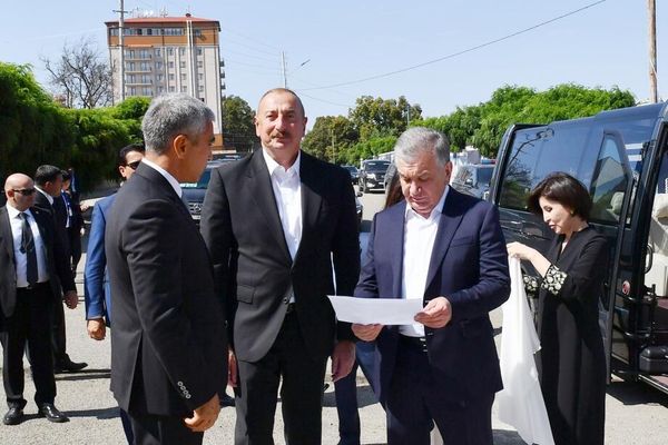 Президенты и первые леди Азербайджана и Узбекистана посетили Шушу - Sputnik Азербайджан