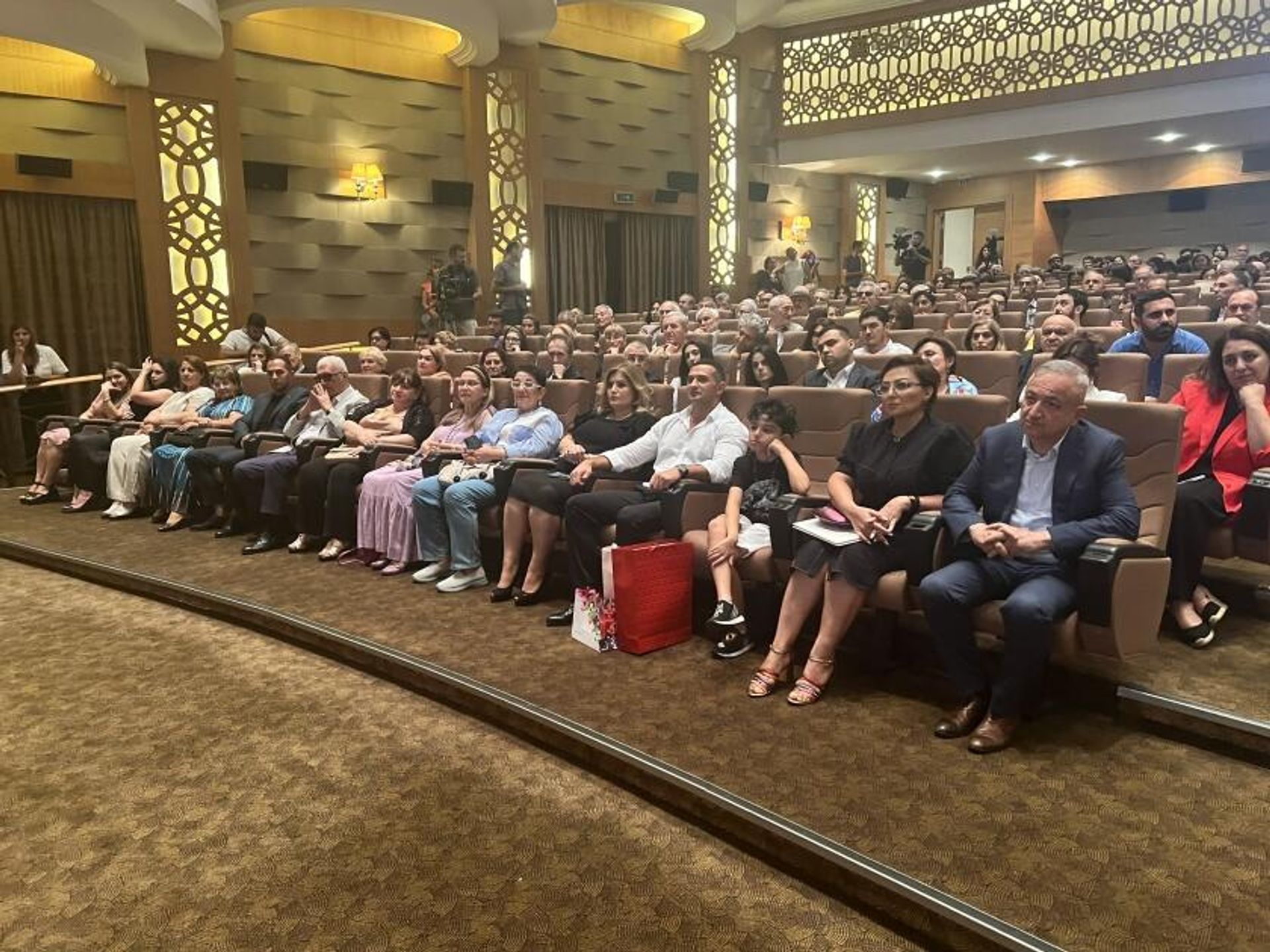 В киноцентре Низамиотмечено 70-летие народного артиста Азербайджана Вагифа Мустафаева - Sputnik Азербайджан, 1920, 29.08.2023