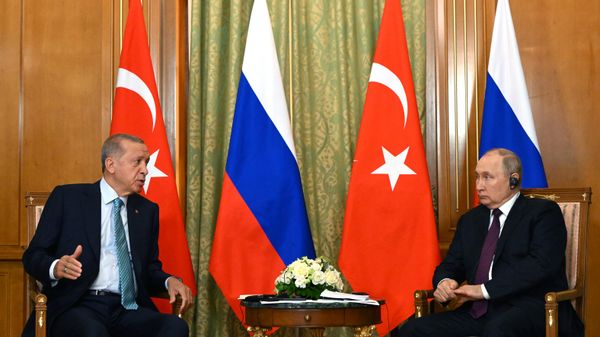 Президент РФ Владимир Путин и президент Турецкой Республики Реджеп Тайип Эрдоган (слева) во время встречи - Sputnik Азербайджан