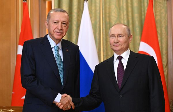 Президент РФ Владимир Путин и президент Турецкой Республики Реджеп Тайип Эрдоган (слева) во время встречи. - Sputnik Азербайджан