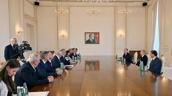 Azərbaycan Respublikasının Prezidenti İlham Əliyev sentyabrın 5-də Slovakiya parlamentinin sədri Boris Kolların rəhbərlik etdiyi nümayəndə heyətini qəbul edib - Sputnik Азербайджан