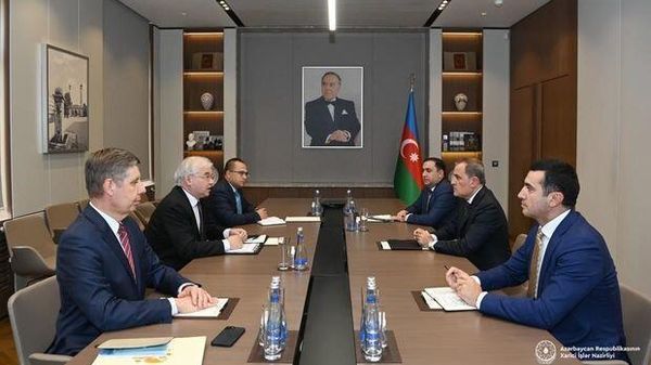 Министр иностранных дел Азербайджана Джейхун Байрамов принял специального представителя внешнеполитического ведомства России по нормализации азербайджано-армянских отношений Игоря Ховаева.  - Sputnik Азербайджан