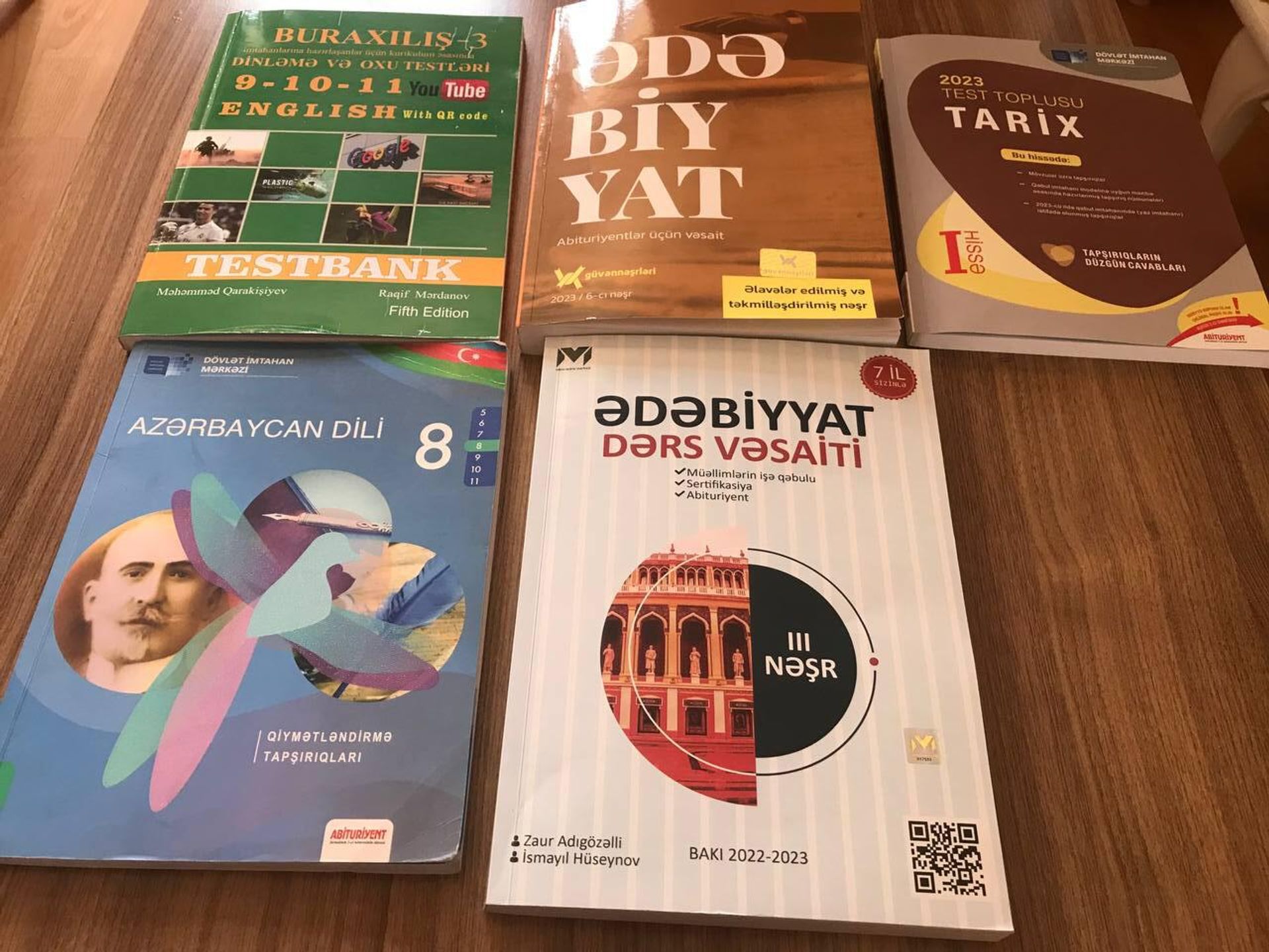 Şagird və abituriyentlər üçün əlavə vəsaitlər Şagird və abituriyentlər üçün əlavə vəsaitlər - Sputnik Азербайджан, 1920, 12.09.2023