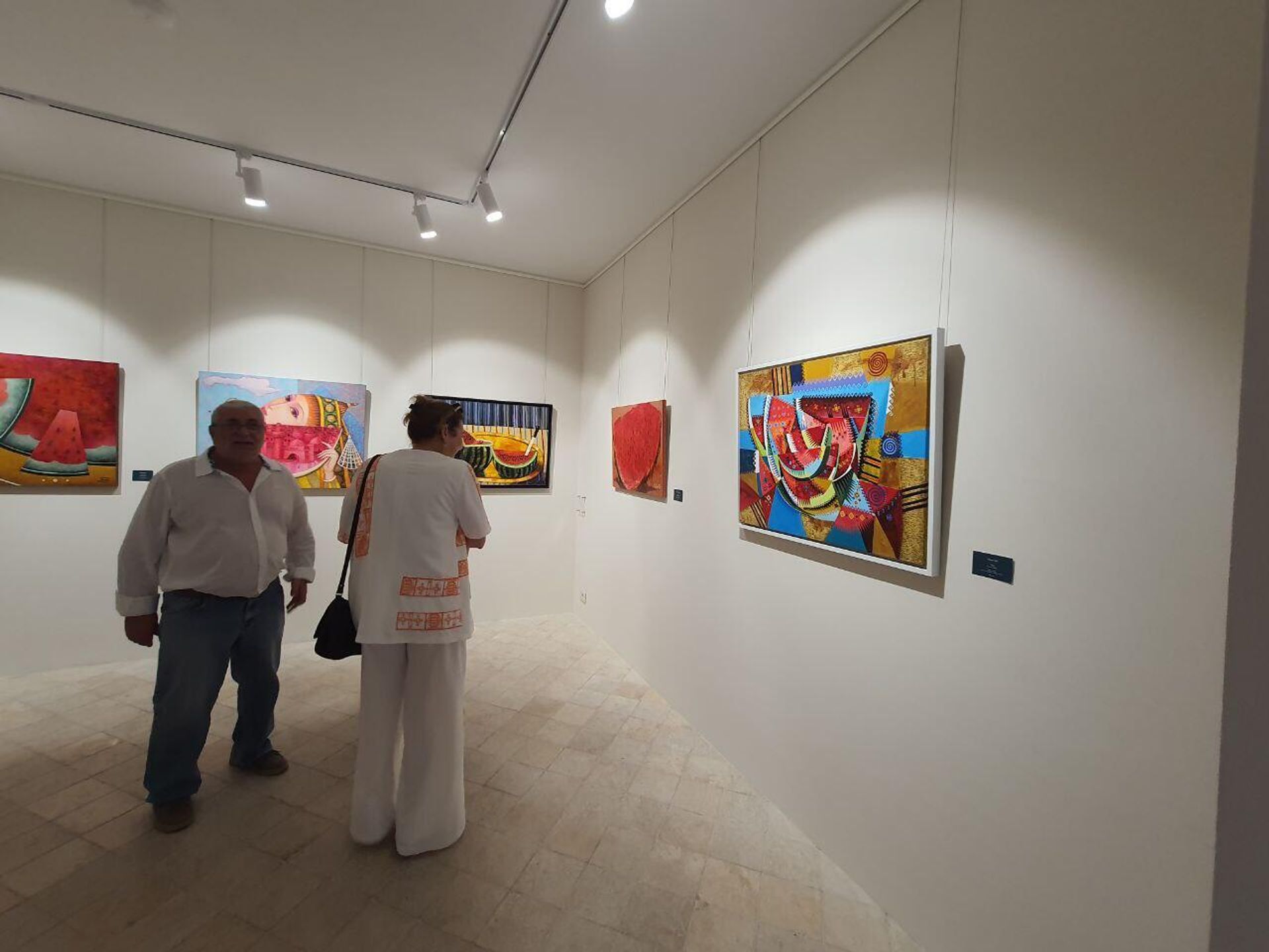 Необычный арбузный фестиваль в галерее Zaman Art Gallery - Sputnik Азербайджан, 1920, 09.09.2023