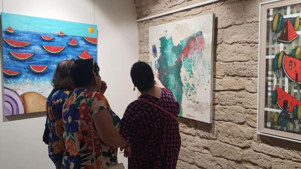 Необычный арбузный фестиваль в галерее Zaman Art Gallery - Sputnik Азербайджан